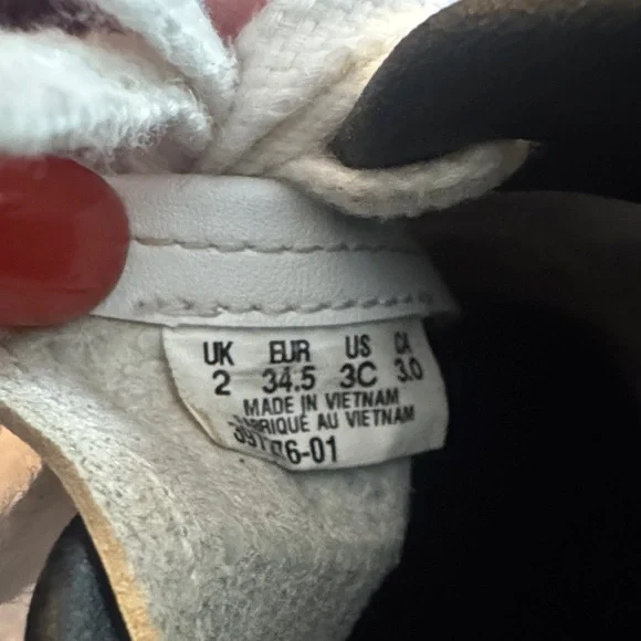 Puma Palermo Sneakers in White, Beige, and Black - Picture 2 of 7